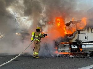 ¡BLOQUEOS Y QUEMA DE VEHÍCULOS EN NUEVO LEÓN!