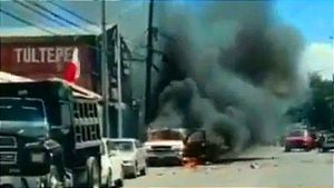 ¡EXPLOTA CAMIONETA CON PIROTECNIA! -En Tultepec