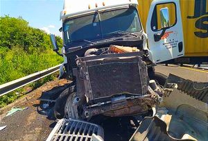 ¡SE LO LLEVA EL TRÁILER! -Caos Vial y un Herido, en la Salida Norte, otra vez