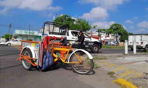 ¡ES ARROLLADO EN SU CARRO DE TRABAJO EN CUAUHTÉMOC POR UN CAMIÓN OASIS!