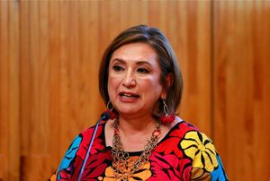 ¡RECTOR DE LA UNAM PIDE ANALIZAR SUPUESTO PLAGIO DE XOCHITL GALVEZ