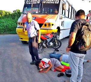 ¡MAGULLADOS DESPUÉS DE DARSE CON EL CAMIÓN! - En Lomas 4 de Río Medio