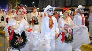 ¡CARNAVAL DE CATRINAS! -Hasta bailaron jarocho con sus catrines