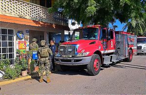 ¡CAE VELADORA Y SE INCENDIA CASA EN LAS VEGAS!