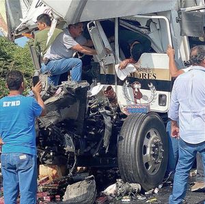 ¡VIVE DE MILAGRO! -Queda Prensado en la Cabina Destrozada