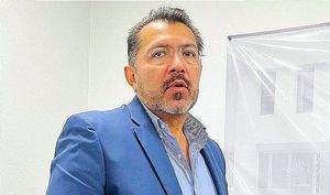 No son privilegios... ¡LOS DEFIENDEN! -..."vemos la firme intención de desmantelar las instituciones del Estado Mexicano"