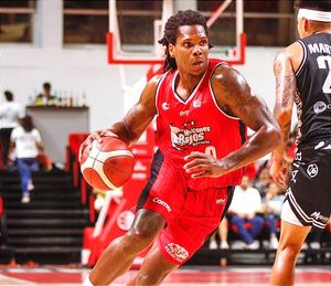 ¡SERIE PARA HALCONES ROJOS! -Vencen 86-80 a Soles