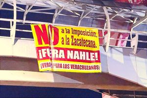 Ahora en Coatzacoalcos... ¡APARECEN MANTAS CONTRA NAHLE! -Como las anteriores, “Zacatecana” y Veracruz para los Veracruzanos...