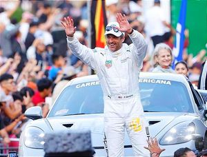 ¡PATRICK DEMPSEY  ACLAMADO EN CDMX! -Durante su participación en la Carrera Panamericana