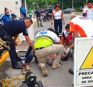 ¡RESCATAN A TRES PINTORES INTOXICADOS EN UNA GASOLINERA! -Se desvanecieron cuando pintaban una cisterna