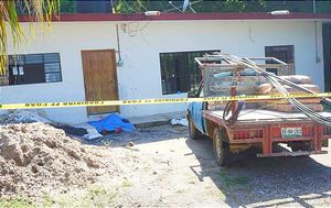 ¡ASESINAN A BALAZOS A TRABAJADOR EN TLAPACOYAN! -Cuando descargaba materiales de construcción