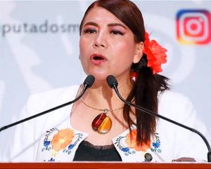 ¡DIPUTADA ADELA JUÁREZ DEJA LA BANCADA DE MORENA Y SE SUMA A LA DEL PAN! -Está en contra de los nuevos libros de texto de la SEP