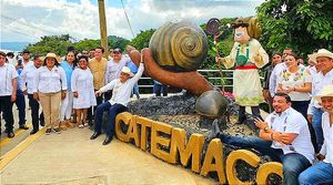 De Ripley... ¡MONUMENTO AL TEGOGOLO! -Cui y Cazarín lo inauguran en Catemaco