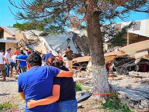 Techo de Iglesia se Derrumba en Ciudad Madero ¡HAY MAS DE 50 PERSONAS ATRAPADAS!