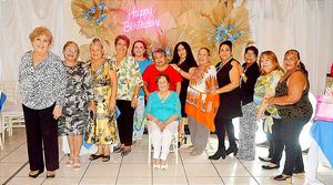 CONCURRIDA FIESTA PARA LETY QUE CUMPLE 83!