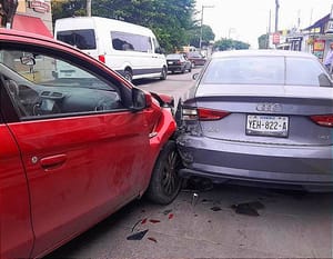 ¡PIERDE LA BRÚJULA Y SE IMPACTA CON UN AUDI! -No Hubo Heridos