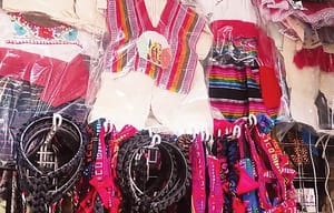 ¡VENDEN YA LOS TRAJES GUADALUPANOS! -este año oscilan entre los 200 y los 250 pesos