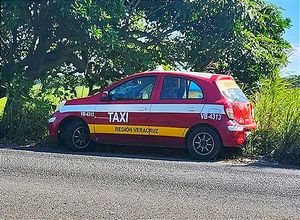 ¡LOCALIZAN ABANDONADO TAXI VB-4313 -En el Tramo Veracruz-El Tejar