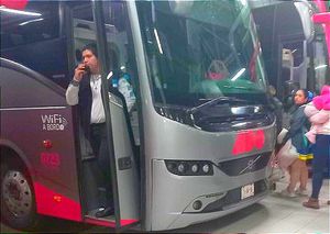 EN EL TRAMO ORIZABA-CÓRDOBA, EN EL PUENTE DE METLAC, EMPISTOLADOS SE SUBEN AL ADO ¡Y LOS ATRACAN A TODOS! -Le Dijeron a la Patrulla que Vieron más Adelante... Les Dijeron que no Podían Hacer Nada