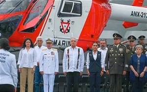 ¡RINDE AMLO HOMENAJE A FALLECIDOS POR 'OTIS'! -* La ceremonia fue realizada también para conmemorar el Día de la Armada de México