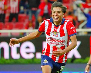 ¡CHIVAS DEJA TENDIDO A CRUZ AZUL QUE AGONIZA! -Chivas califica Directo a la Liguilla