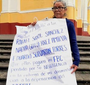 ¡TRABAJÓ 27 AÑOS COMO MAESTRA Y PELEA POR FONDO DE INVALIDEZ! -"La Cistisercosis me Cayó en la Cabeza y me Lesionó parte del Ojo y se me Contrae la Vista, la Boca y estoy a Base de Vacunas para Poder estar Más o Menos Bien"