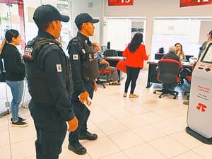 ¡POLICÍAS ACOMPAÑARÁN A SACAR DINERO!