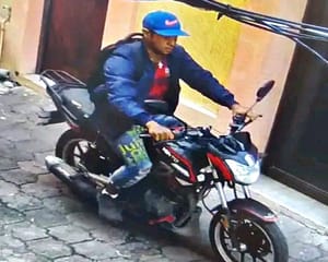 ¡LE ROBAN LA MOTO EN EL CENTRO HISTÓRICO!