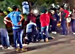 ¡MOTORIZADO DERRAPA Y LO HOSPITALIZAN POR TRAUMATISMO DE CRÁNEO!