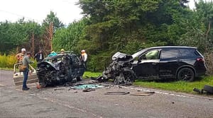 ¡TRÁGICO CARRETERAZO: SEIS MUERTOS! UNA FAMILIA EN SU AUTO CHOCARON DE FRENTE CONTRA UNA CAMIONETA *Una mujer, un hombre y 4 menores las víctimas del fatal accidente