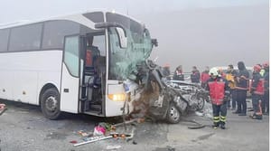 ¡CHOQUE MÚLTIPLE POR LA NEBLINA DEJA  10 MUERTOS Y 57 HERIDOS!