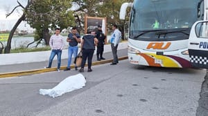 ¡BAJA DEL AUTOBÚS Y FALLECE DE UN INFARTO!