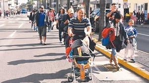 ¡PEGA CANSANCIO A MUJERES Y NIÑOS DE LA CARAVANA!