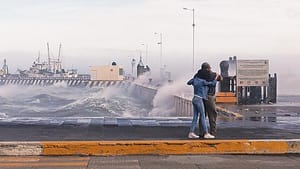 ¡RACHAS PASAN DE LOS 113! EL PUERTO SE MANTUVO CERRADO A LA NAVEGACIÓN MAYOR Y A LA NAVEGACIÓN MENOR