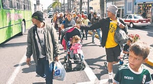 ¡VERACRUZANOS LE ECHAN LA MANO A CARAVANA MIGRANTE!