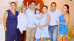 BABY SHOWER PARA CLAUDIA BERDEJO, QUIEN ESTÁ EN ESPERA DE LA CIGÜEÑA...!