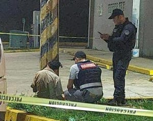 ¡SE SUICIDA COLGÁNDOSE DE UN POSTE DE CFE!