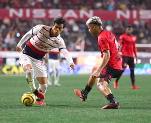 ¡LAS CHIVAS DE GAGO NO GANAN: RESCATAN EMPATE CONTRA XOLOS!