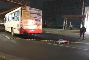 ¡OBRERO MUERE ATROPELLADO POR UN CAMIÓN DE PASAJE!