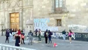 ¡PROTESTAN CONTRA VIOLENCIA TRANSFÓBICA EN PALACIO!