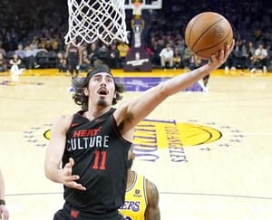 ¡JAIME JÁQUEZ JR. NO DEJA DE CELEBRAR EN LA NBA”!