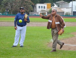 ¡SE INICIA EL SOFTBOL DE PLAYA DE VACAS!