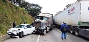 ¡CARAMBOLAZO EN LA AUTOPISTA! -EN LA CÓRDOBA-VERACRUZ