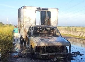 ¡REDUCIDA A CENIZAS QUEDÓ CAMIONETA DE LA MASECA!