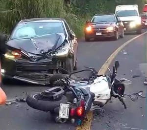 ¡MOTO PATRULLERO DE LA FUERZA CIVIL CHOCÓ DE FRENTE CONTRA AUTO! - |EN LA FEDERAL FORTÍN-CONEJOS