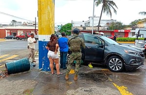 ¡TRABAJADOR DE LIMPIA PÚBLICA LESIONADO EN ENCONTRONAZO! - |CHOCAN AUTOMÓVIL Y UNA CAMIONETA