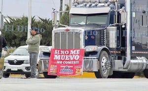 ¡METEN REVERSA TRANSPORTISTAS! -