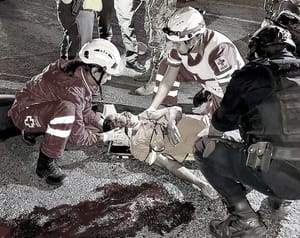 ¡MOTORIZADO Y CICLISTA HACEN CHUZA EN LA CARRETERA! -Y LOS DOS TERMINAN EN EL HOSPITAL