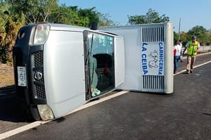 ¡VUELCA LA CAMIONETA DE LA CARNICERÍA! - |EN LA VERACRUZ-CÓRDOBA