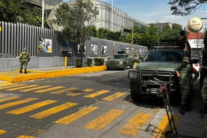 ¡HALLAN REPLICA DE GRANADA EN TORRE DE PEMEX!